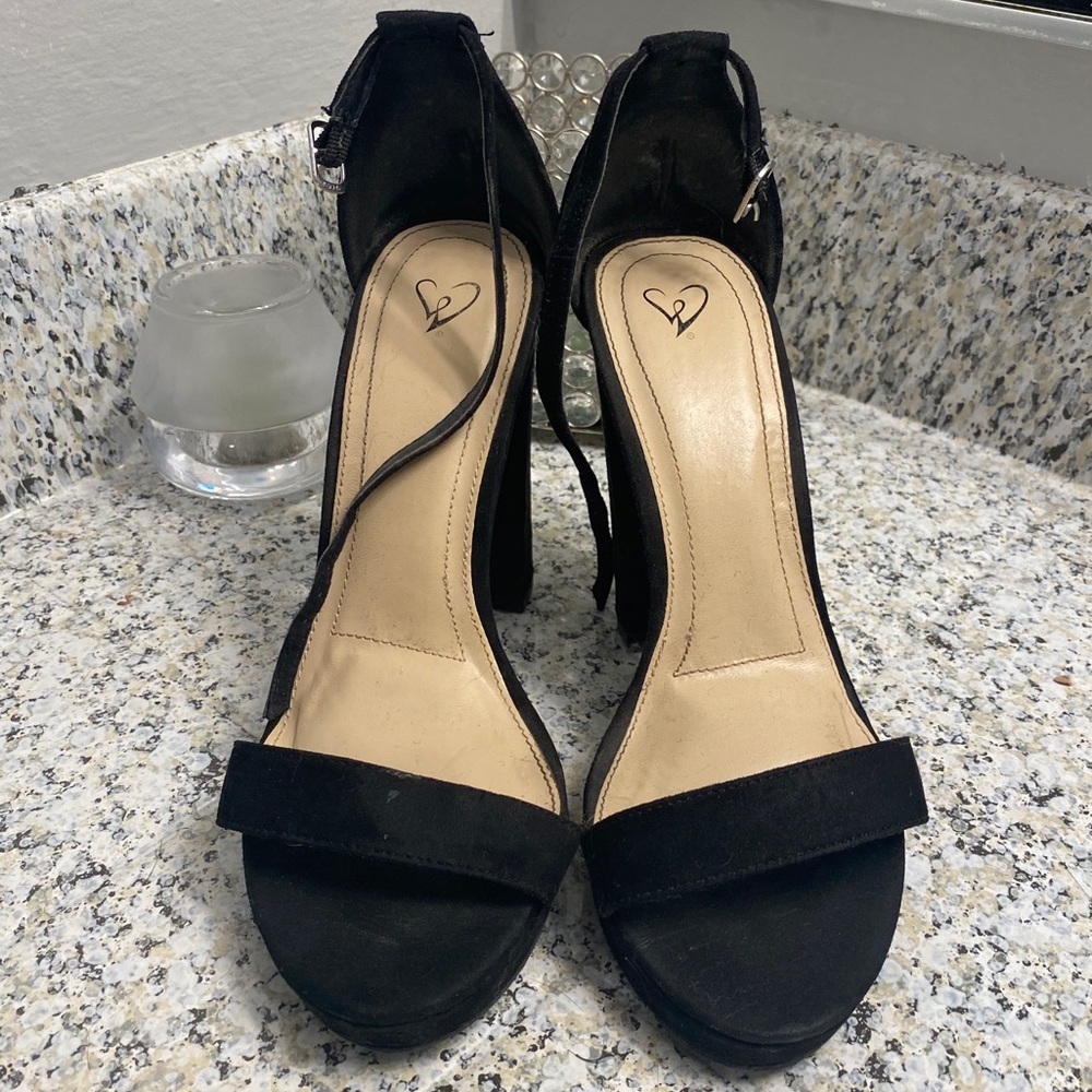 Straps heels